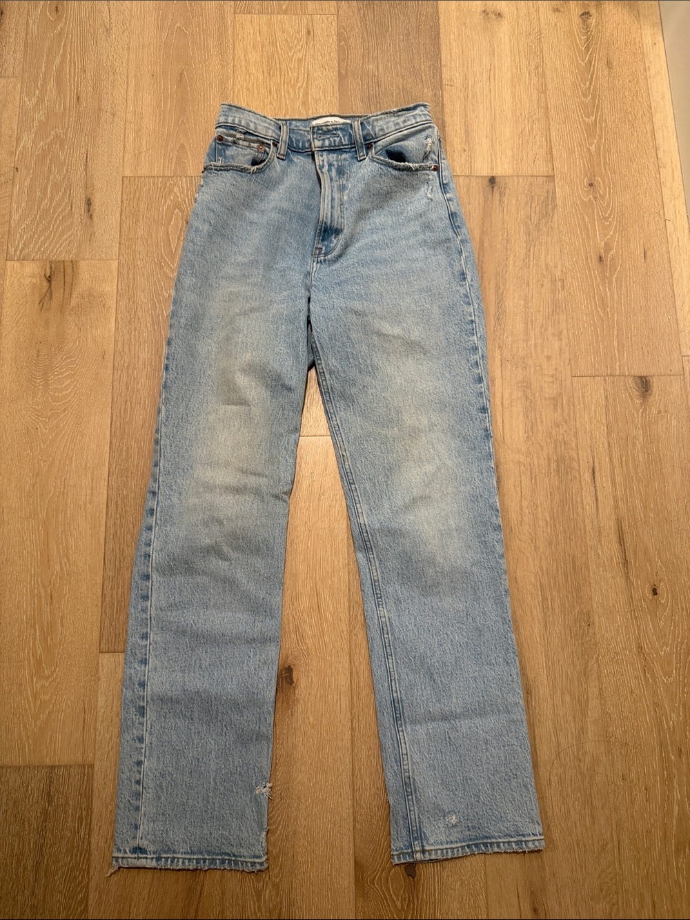 Abercrombie & Fitch The 90s Straight Ultra High Rise Jeans